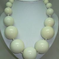 £25.00 - Stunning Chunky Cream Acrylic Oversized Bead Necklace Statement Piece!