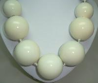 Stunning Chunky Cream Acrylic Oversized Bead Necklace Statement Piece!