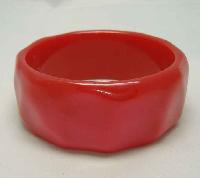 £13.00 - Vintage 70s Wide Red Moonglow Honeycomb Lucite Bangle