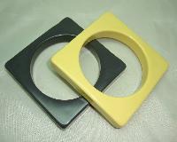 £32.00 - Vintage 70s Fab Pair of Yellow and Grey Square Chunky Plastic Bangles