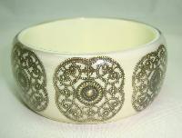 £20.00 - Fabulous Wide Chunky Cream and Gold Lace Inset Design Lucite Bangle