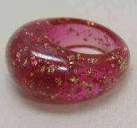 £7.00 - Vintage 50s Sparkling Pink Lucite Confetti Domed Ring